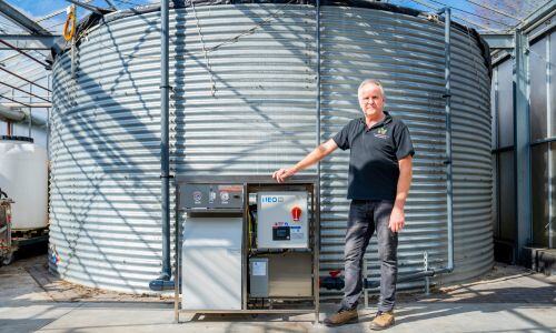 Neo irrigation tank strawberry grower